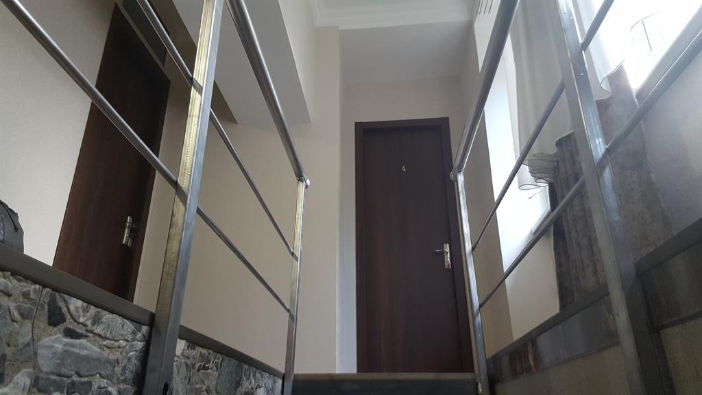 Nino'S Hotel On Tsamebuli Тбилиси Екстериор снимка