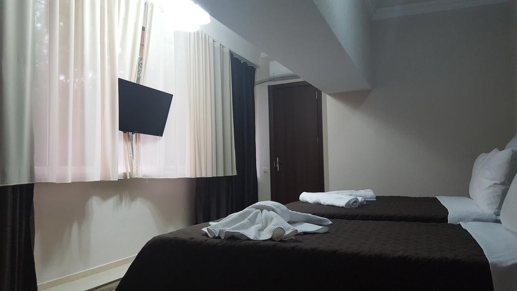 Nino'S Hotel On Tsamebuli Тбилиси Екстериор снимка