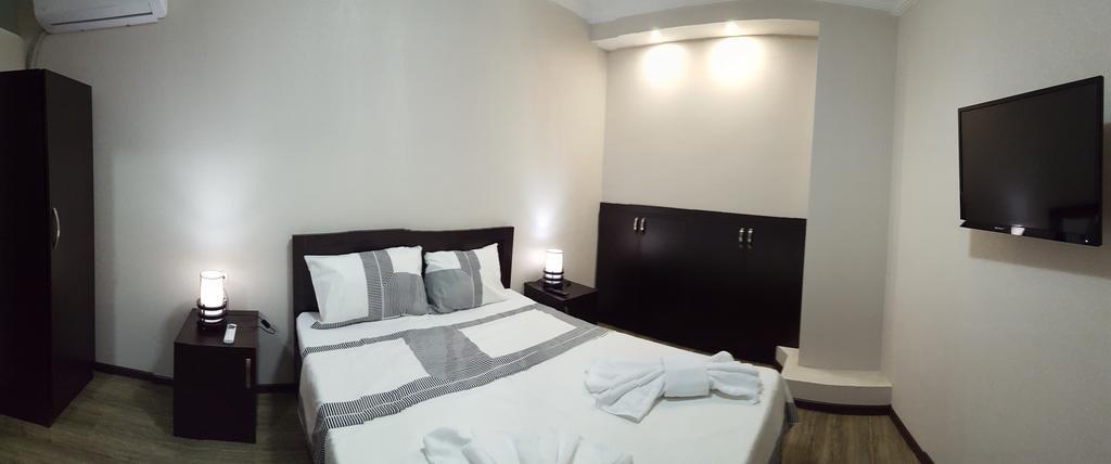 Nino'S Hotel On Tsamebuli Тбилиси Екстериор снимка