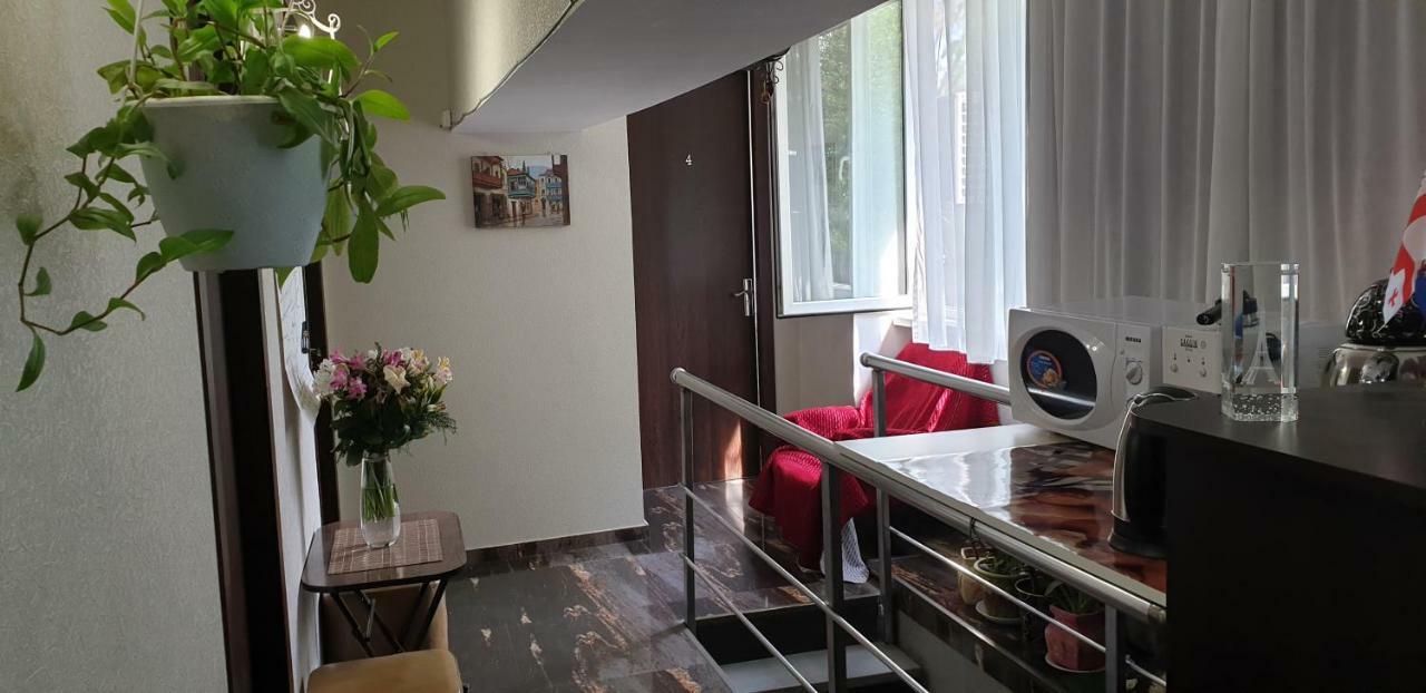 Nino'S Hotel On Tsamebuli Тбилиси Екстериор снимка
